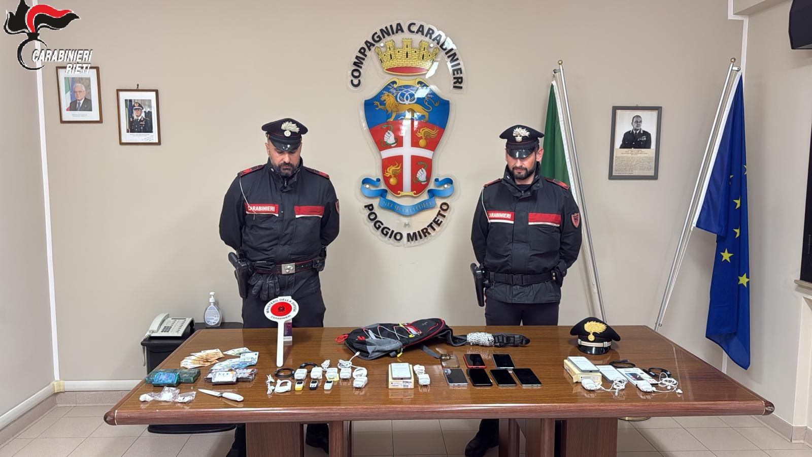 POGGIO MIRTETO: I CARABINIERI INTERCETTANO DROGA E TELEFONI DESTINATI AL CARCERE: TRE PERSONE IN MANETTE POGGIO MIRTETO: I CARABINIERI INTERCETTANO DROGA E TELEFONI DESTINATI AL CARCERE: TRE PERSONE IN MANETTE