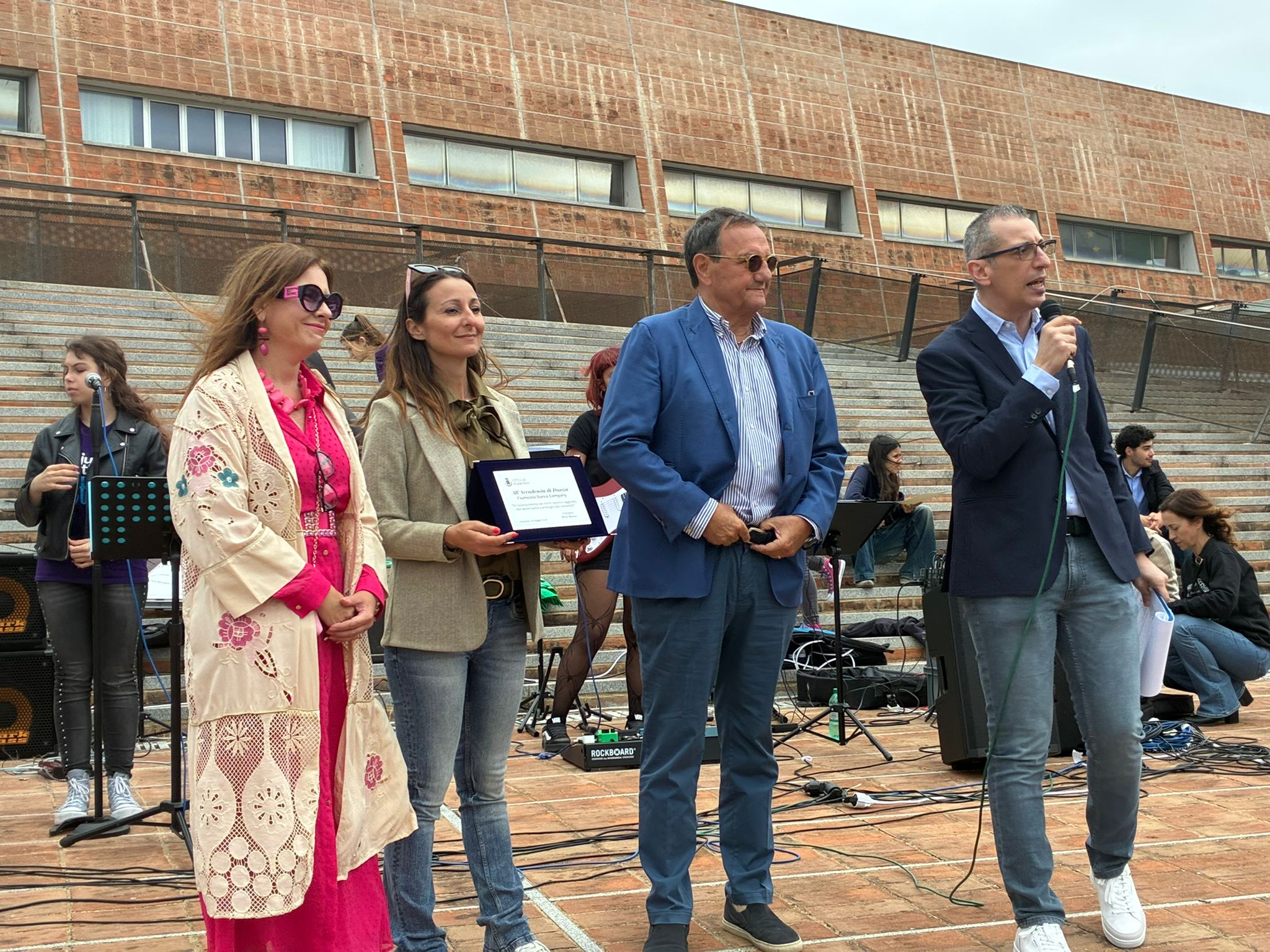 Fiumicino. Festa della mamma tra fiori, giovani talenti e comunità 4 10maggio40