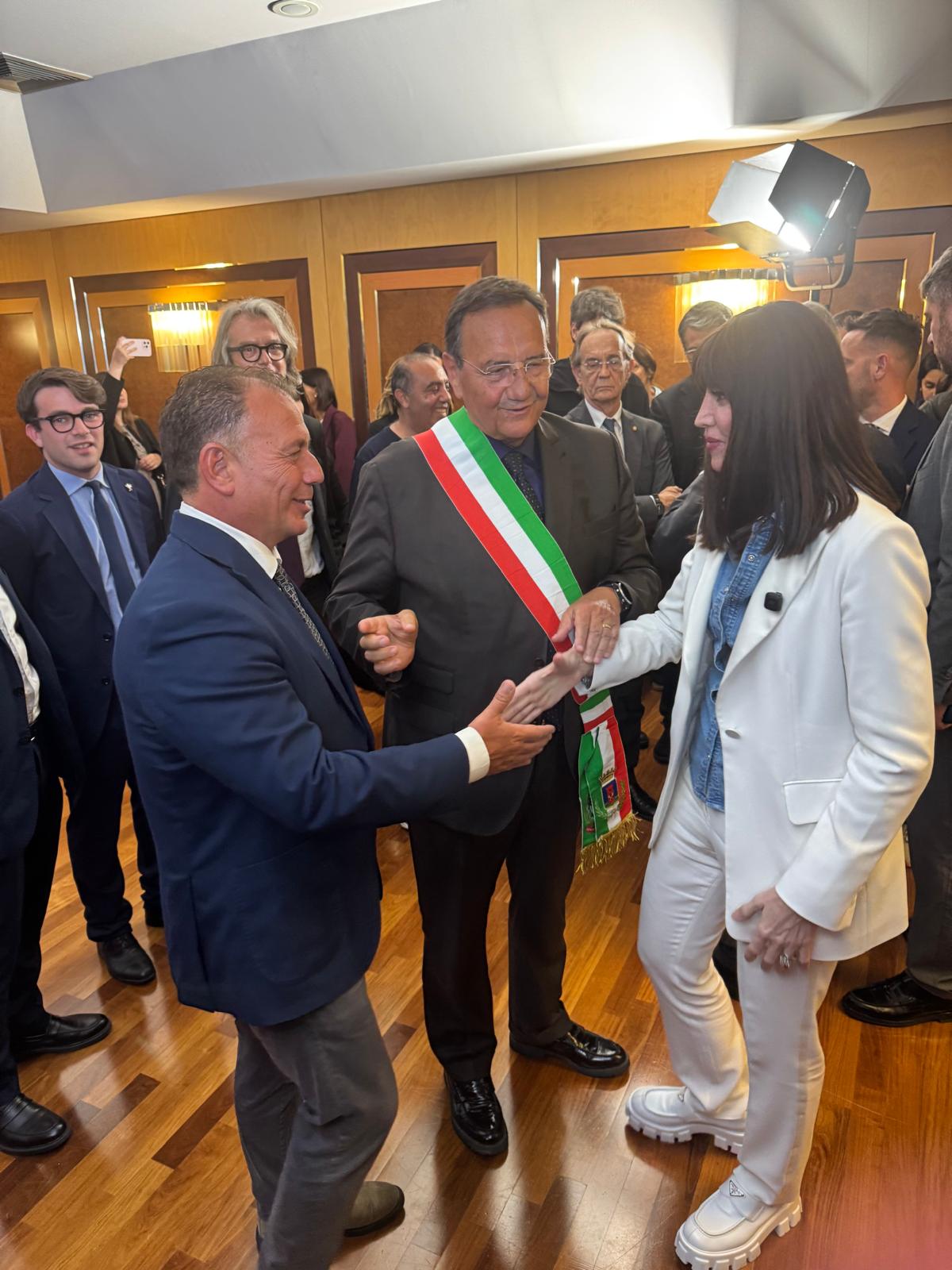 Fiumicino. Arrivati 72 studenti palestinesi da Gaza: accolti al Leonardo da Vinci Fiumicino. Arrivati 72 studenti palestinesi da Gaza: accolti al Leonardo da Vinci