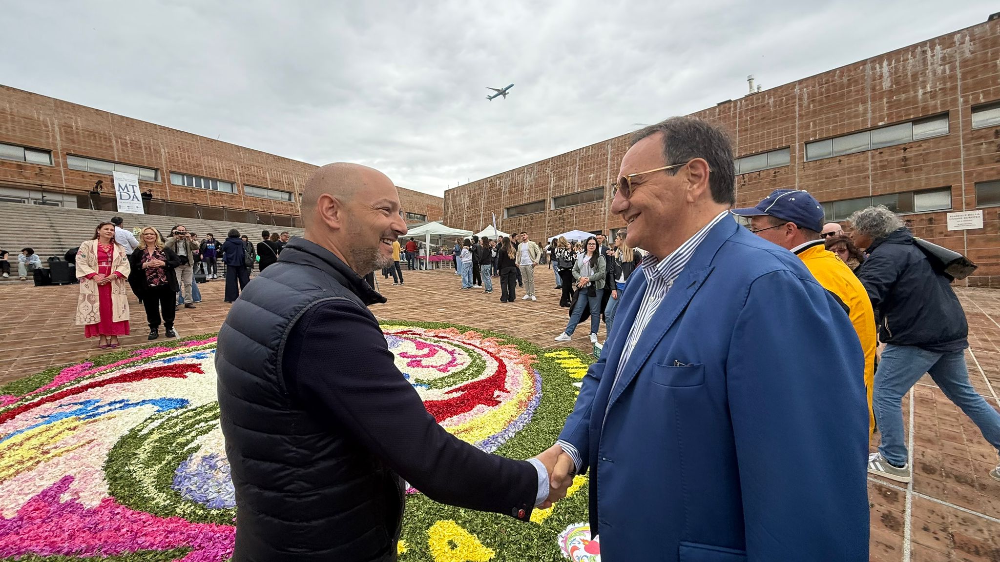 Fiumicino. Festa della mamma tra fiori, giovani talenti e comunità 1 Baccini e sindaco di Gerano