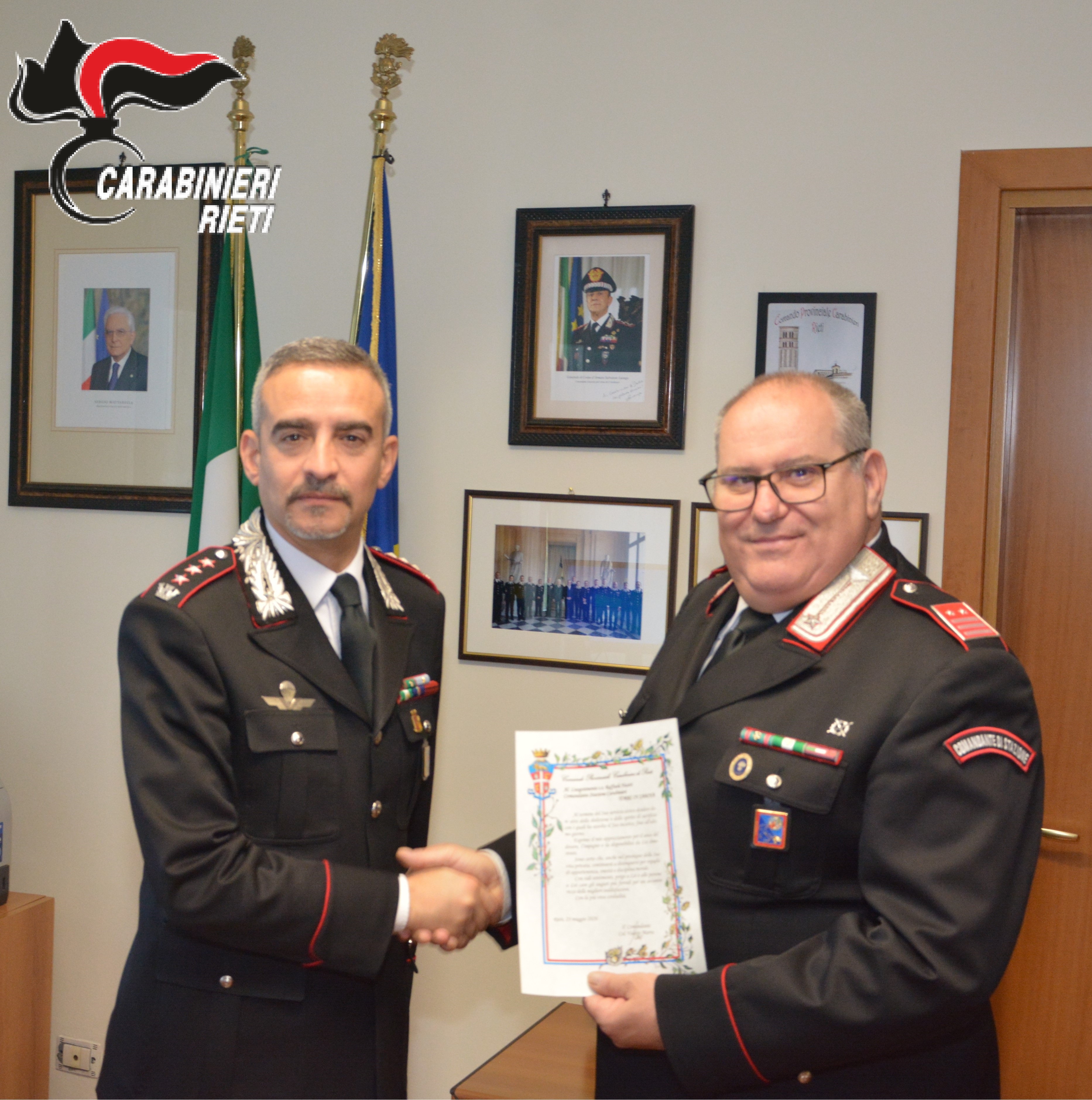 L’ARMA DEI CARABINIERI SALUTA IL LUOGOTENENTE CARICA SPECIALE RAFFAELE NASTRI, COMANDANTE DELLA STAZIONE DI TORRI IN SABINA, CHE LASCIA IL SERVIZIO ATTIVO. L’ARMA DEI CARABINIERI SALUTA IL LUOGOTENENTE CARICA SPECIALE RAFFAELE NASTRI, COMANDANTE DELLA STAZIONE DI TORRI IN SABINA, CHE LASCIA IL SERVIZIO ATTIVO.