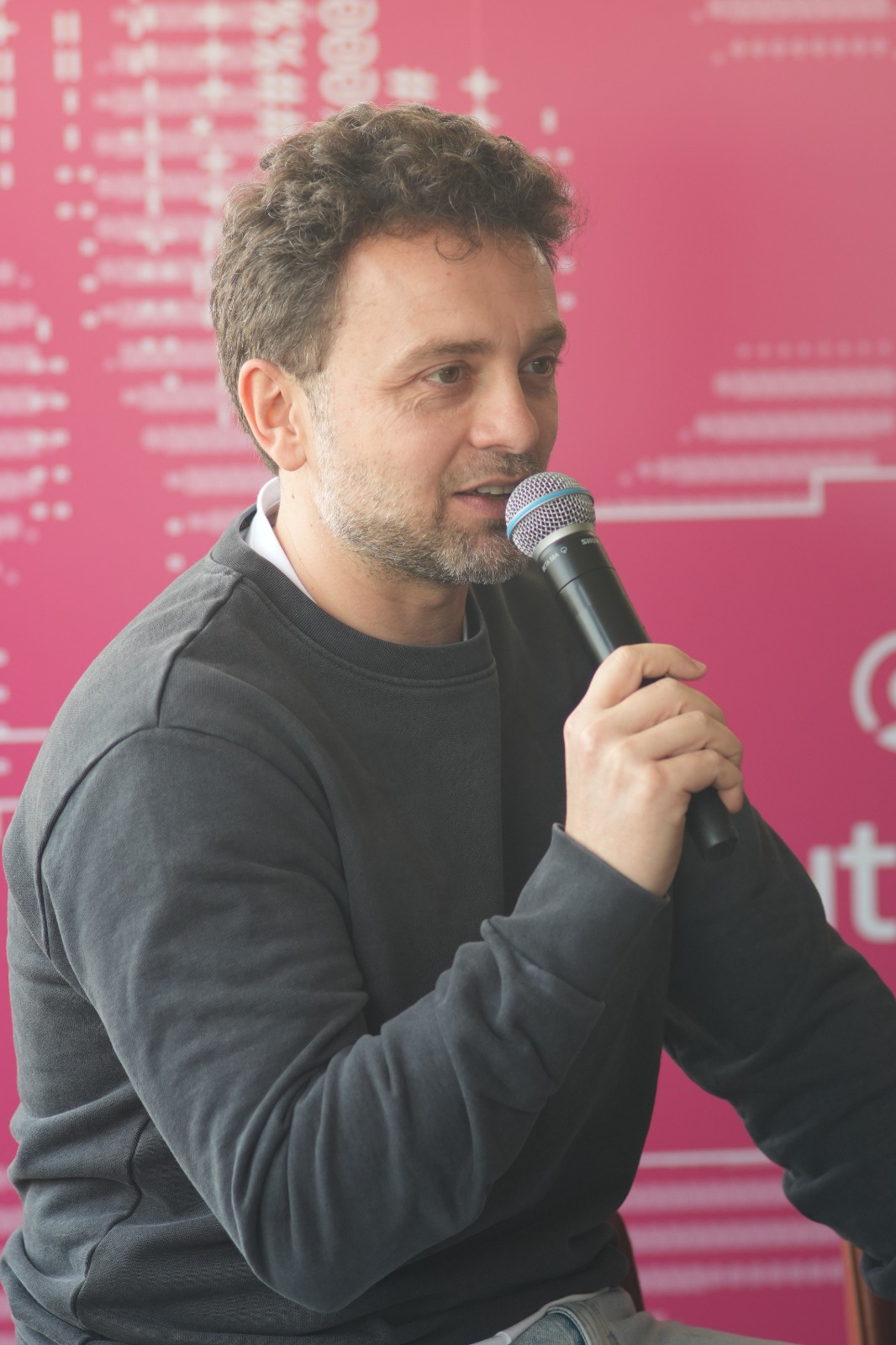 “Scartoffie”: Factorial racconta con ironia come la burocrazia continui a rallentare produttività, innovazione e benessere nelle aziende italiane 5 Factorial presentazione Paperwork Campaign 6