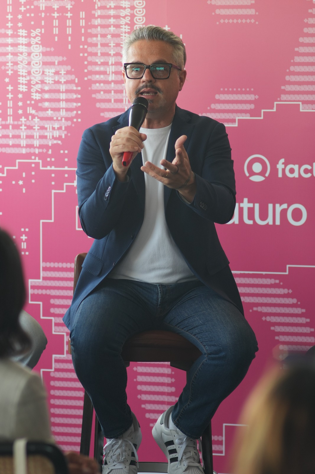 “Scartoffie”: Factorial racconta con ironia come la burocrazia continui a rallentare produttività, innovazione e benessere nelle aziende italiane 3 Factorial presentazione Paperwork Campaign 7
