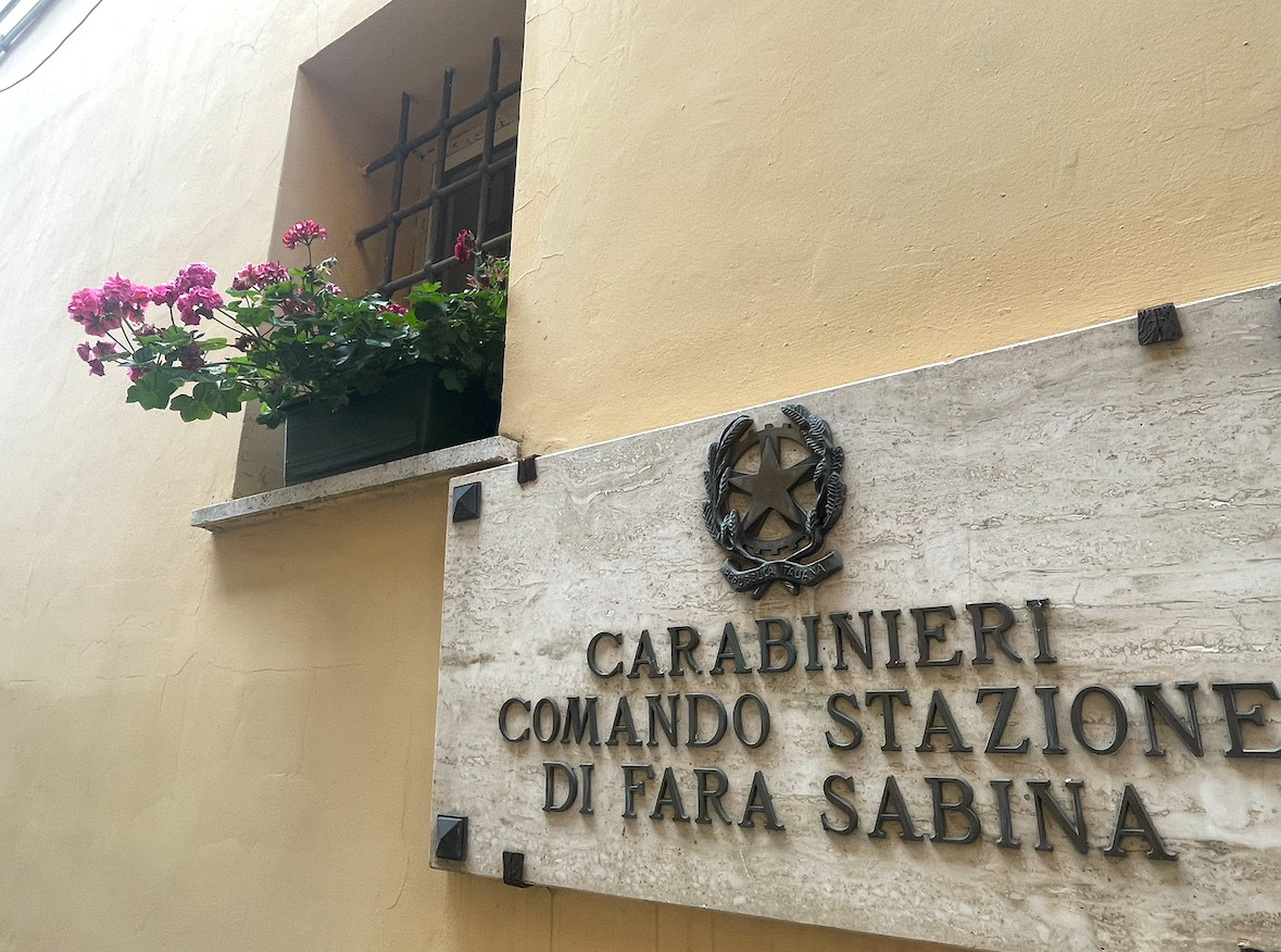 FARA IN SABINA: FORZA UN POSTO DI CONTROLLO E SEMINA IL PANICO ALLA GUIDA IN STATO DI EBBREZZA FARA IN SABINA: FORZA UN POSTO DI CONTROLLO E SEMINA IL PANICO ALLA GUIDA IN STATO DI EBBREZZA