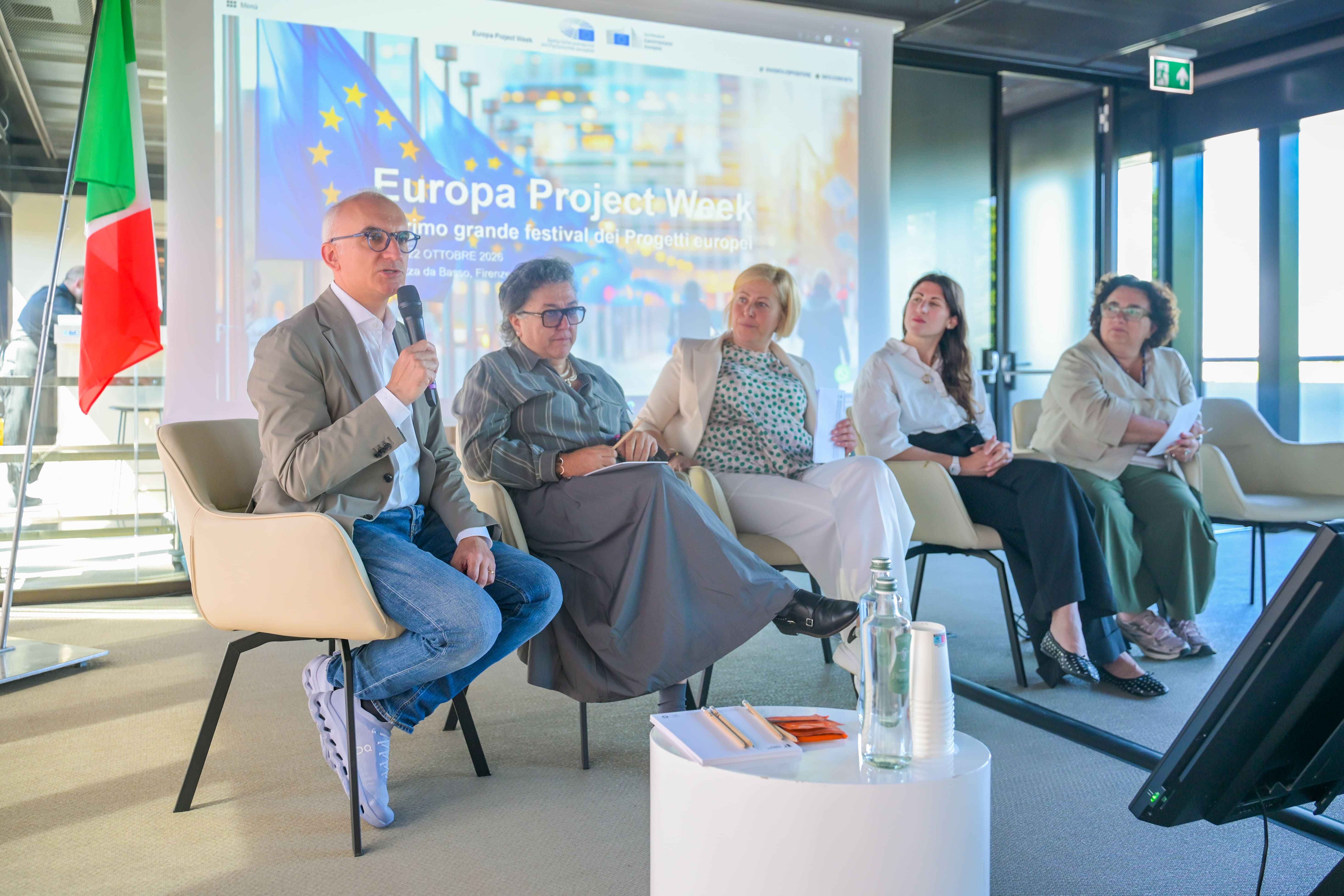Europa Project Week nasce con un obiettivo chiaro: posizionare la Toscana e Firenze, per tre giorni, come capitale dei progetti europei e della nuova narrazione dell’Europa 3 Rocco De Franchi Direttore Comunicazione Istituzionale Regione Puglia 51