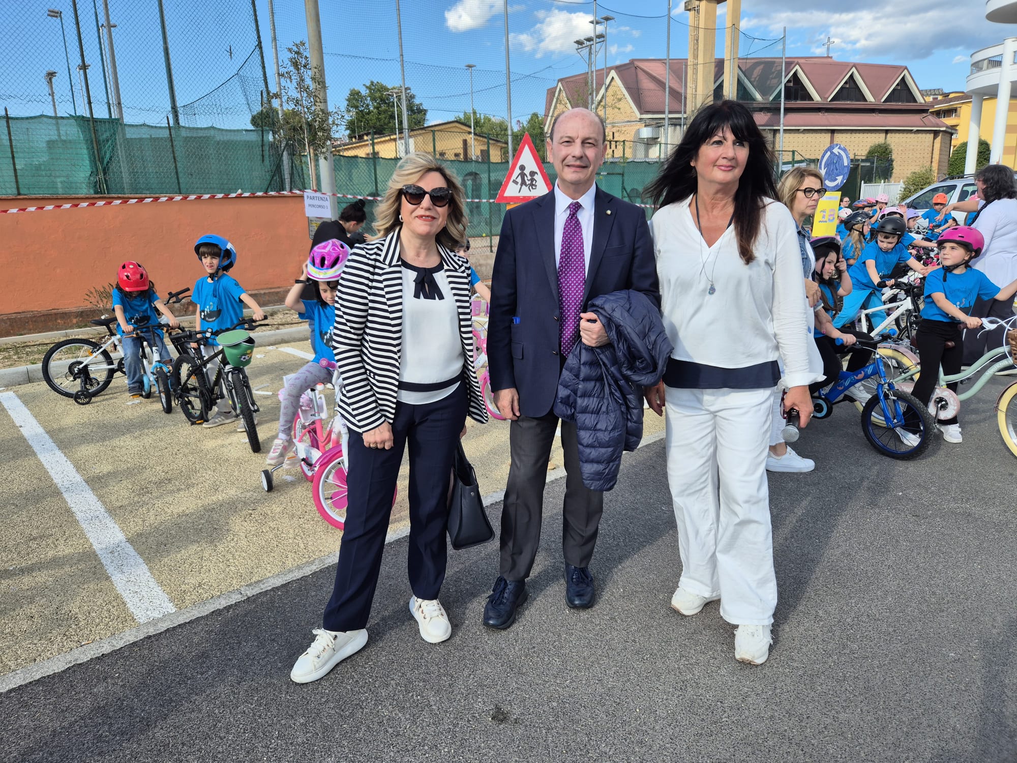 L’Istituto Comprensivo 1 di Frosinone conquista la piazza: gimcane e sorrisi su due ruote 1 Scuola in bici 2