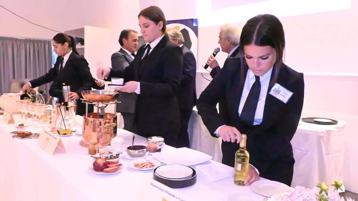 Masterclass AMIRA su Flambé e Cocktail: formazione professionale a Villa Signorini 2 WhatsApp Image 2026 05 22 at 19.57.30
