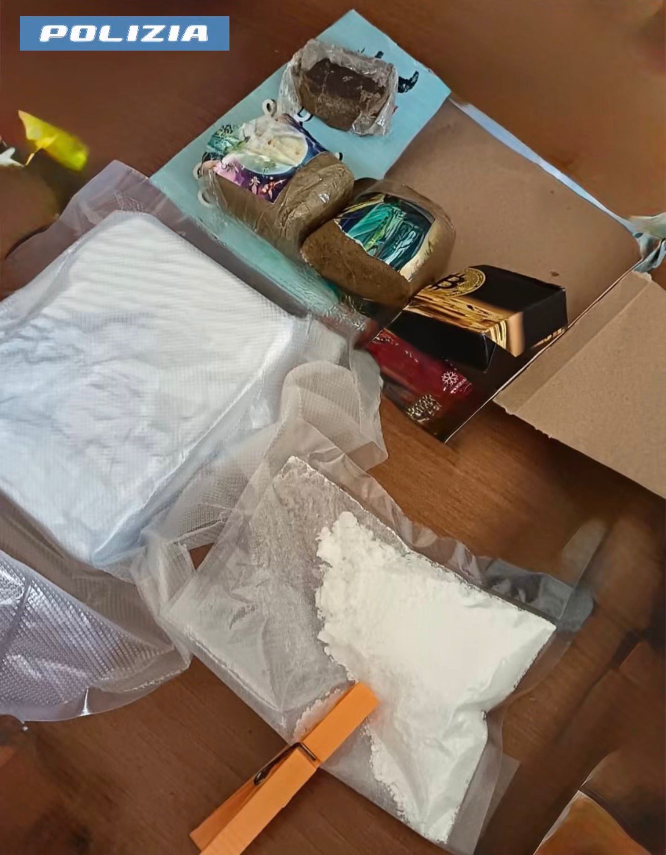 MARINO. COVO DELLO SPACCIO IN HOUSE: ALIMENTAVA UNA CUCINA A GAS CON COCAINA ED HASHISH MARINO. COVO DELLO SPACCIO IN HOUSE: ALIMENTAVA UNA CUCINA A GAS CON COCAINA ED HASHISH