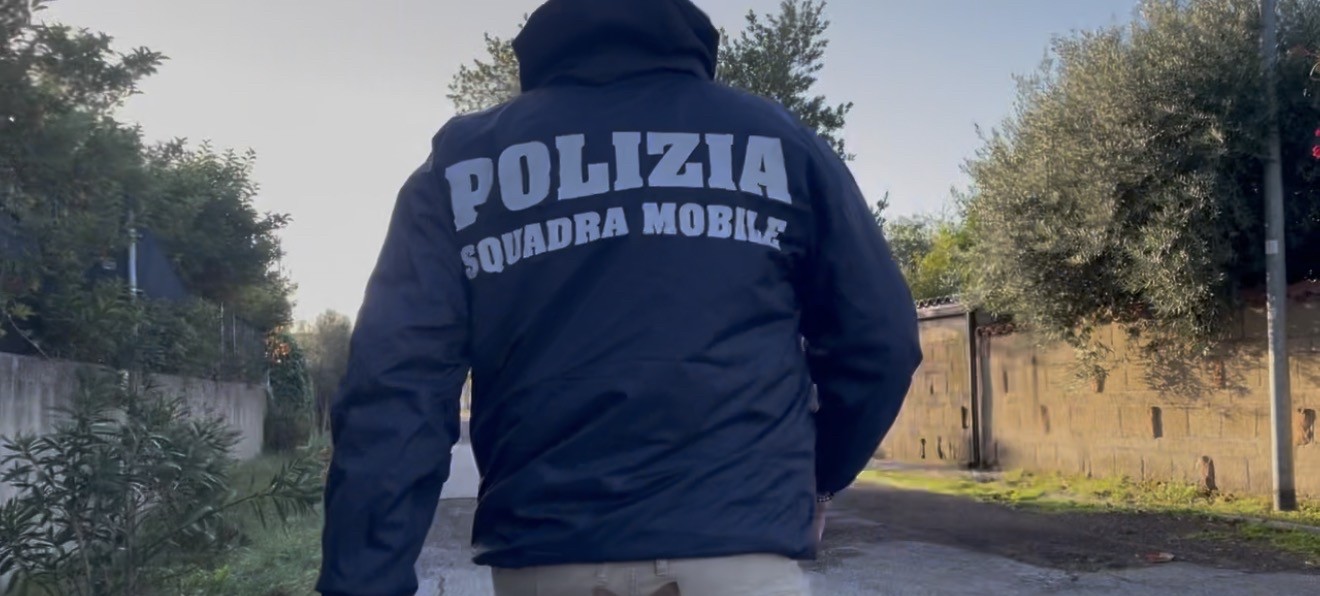 ROMA. SMANTELLATA UNA BASE OPERATIVA DI SPACCIO AD OSTIA PONENTE: 2 ARRESTI DELLA POLIZIA DI STATO ROMA. SMANTELLATA UNA BASE OPERATIVA DI SPACCIO AD OSTIA PONENTE: 2 ARRESTI DELLA POLIZIA DI STATO