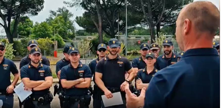 ROMA: BLITZ AD ALTO IMPATTO DELLA POLIZIA DI STATO NELLA PERIFERIA EST: 9 ARRESTI, 2 DENUNCE E SANZIONI AMMINISTRATIVE PER OLTRE 40MILA EURO ROMA: BLITZ AD ALTO IMPATTO DELLA POLIZIA DI STATO NELLA PERIFERIA EST: 9 ARRESTI, 2 DENUNCE E SANZIONI AMMINISTRATIVE PER OLTRE 40MILA EURO