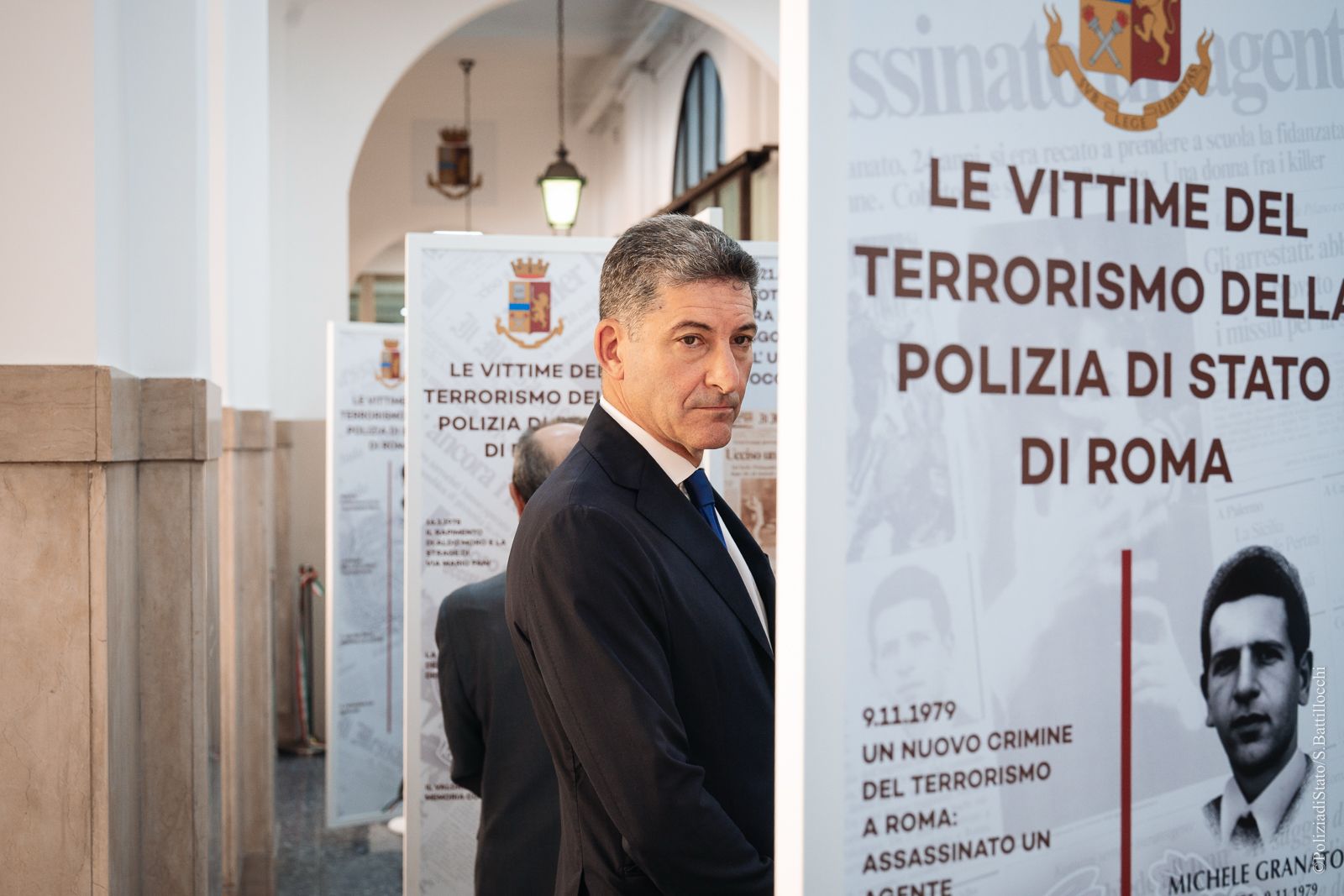 ROMA NELLA STORICA SEDE DI VIA SAN VITALE NASCE IL “WALL DELLA MEMORIA” DEDICATO AI CADUTI DELLA POLIZIA DI STATO VITTIME DEL TERRORISMO ROMA NELLA STORICA SEDE DI VIA SAN VITALE NASCE IL “WALL DELLA MEMORIA” DEDICATO AI CADUTI DELLA POLIZIA DI STATO VITTIME DEL TERRORISMO