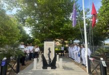 FIUMICINO. Marina Militare, memoria e servizio: l’omaggio ai Caduti del Mare Cerimonia della Giornata della Marina Militare davanti al Monumento ai Caduti del Mare a Fiumicino con le autorità civili e militari presenti.
