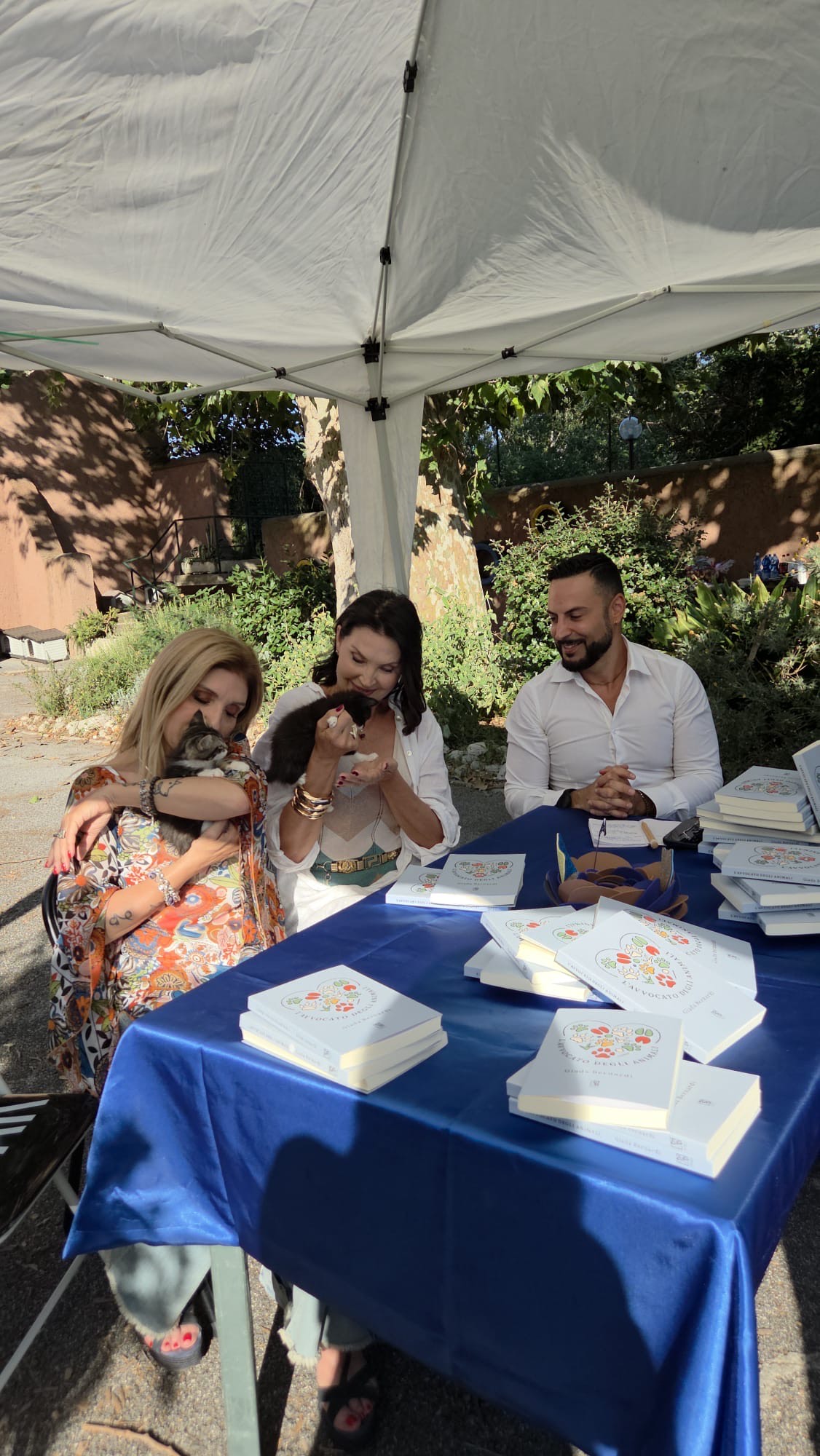 ANIMALI, GRANDE SUCCESSO A ROMA PER LA PRESENTAZIONE DEL LIBRO “L’AVVOCATO DEGLI ANIMALI” DI GIADA BERNARDI ANIMALI, GRANDE SUCCESSO A ROMA PER LA PRESENTAZIONE DEL LIBRO “L’AVVOCATO DEGLI ANIMALI” DI GIADA BERNARDI