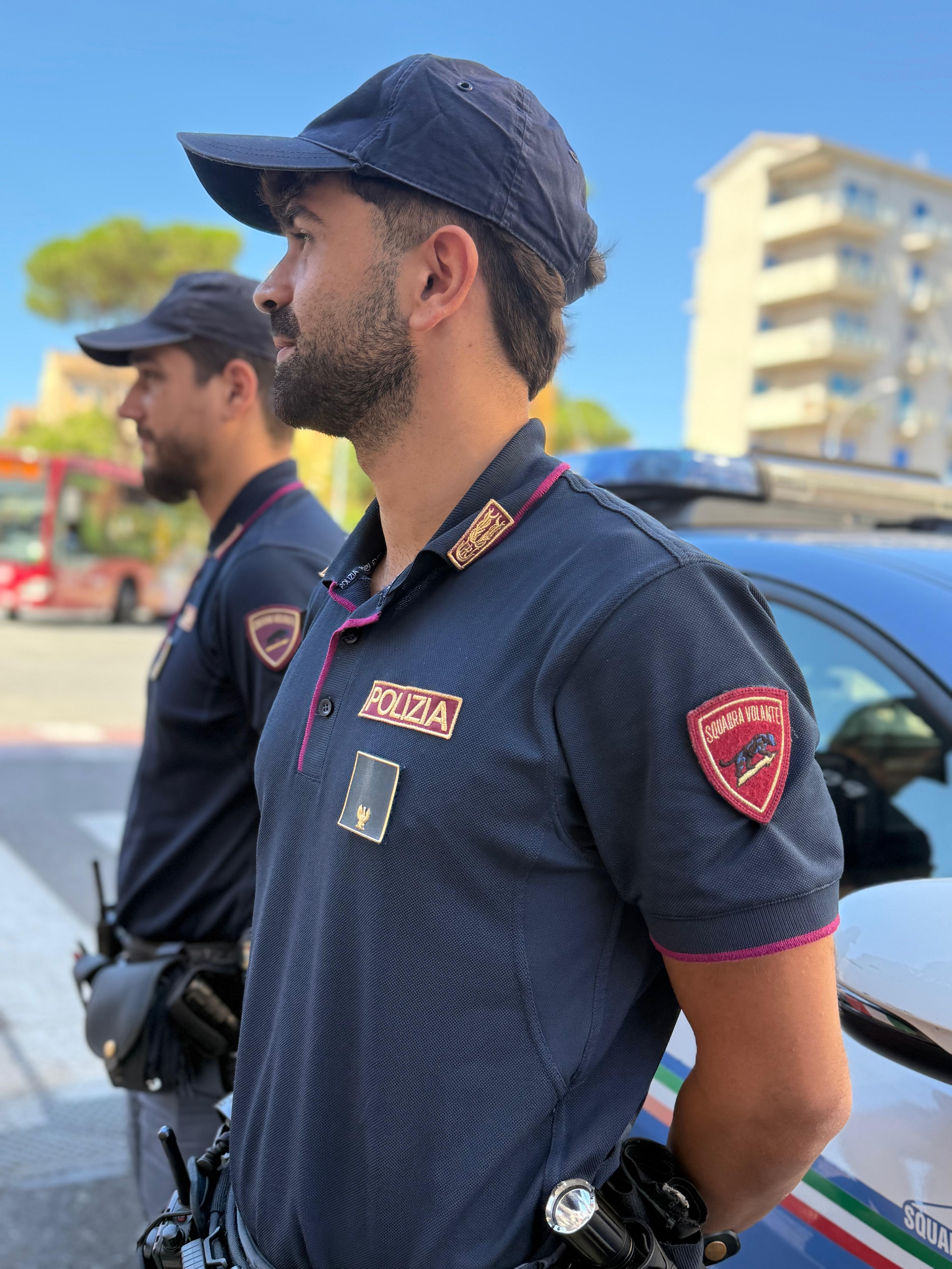 OSTIA: DALLE “CHIAVI” DELLO SPACCIO AL “SELF SERVICE” TRA GLI SCAFFALI: 3 ARRESTI DELLA POLIZIA DI STATO SUL LITORALE OSTIA: DALLE “CHIAVI” DELLO SPACCIO AL “SELF SERVICE” TRA GLI SCAFFALI: 3 ARRESTI DELLA POLIZIA DI STATO SUL LITORALE