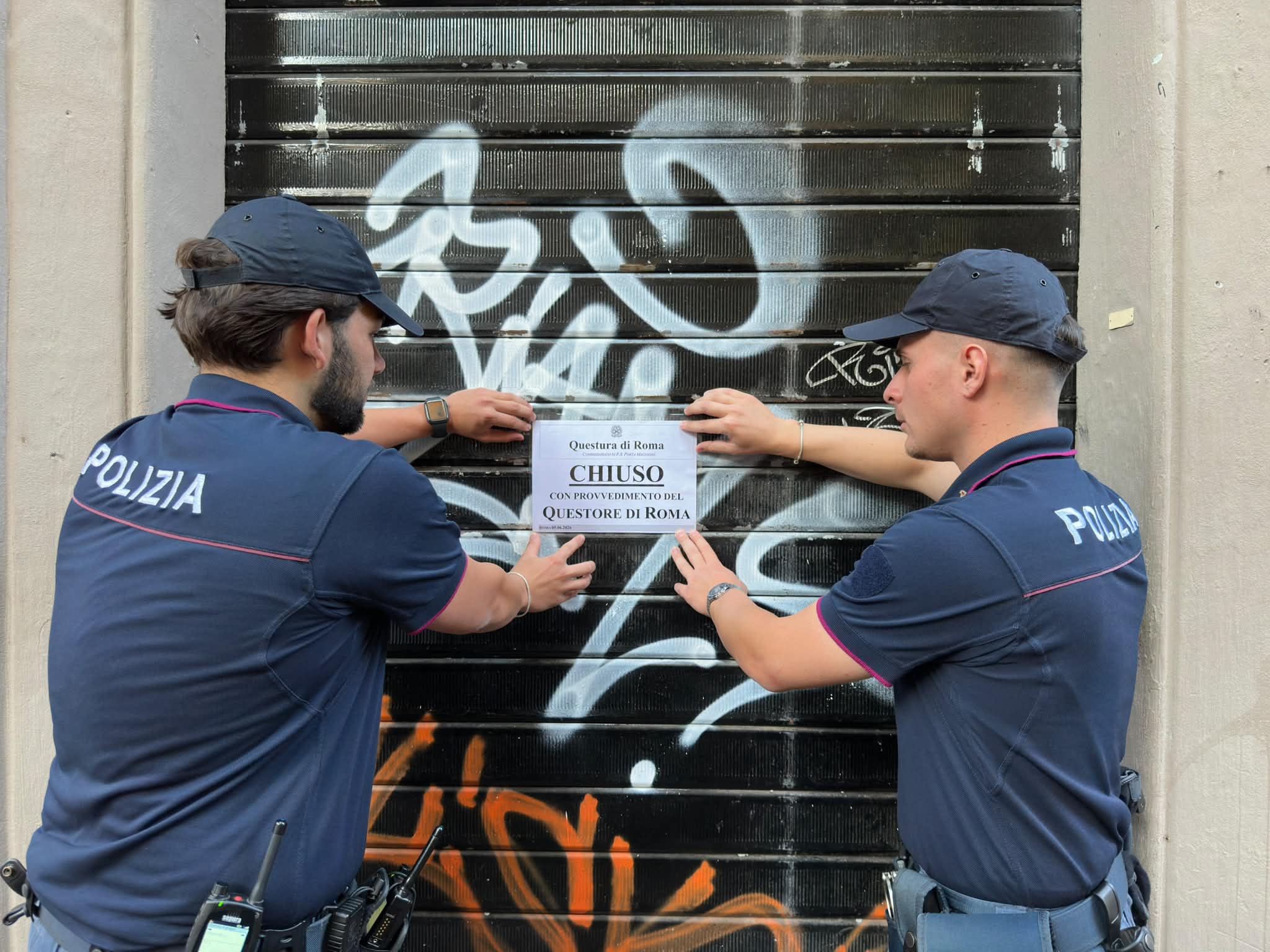 ROMA MOVIDA AL PIGNETO: POLIZIA DI STATO APPONE SIGILLI AD UN LOCALE NEL CUORE DEL QUARTIERE ROMA MOVIDA AL PIGNETO: POLIZIA DI STATO APPONE SIGILLI AD UN LOCALE NEL CUORE DEL QUARTIERE