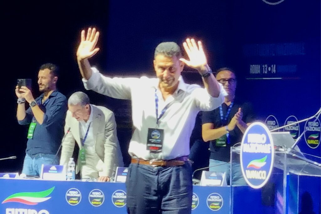 Vannacci: “Siamo la feccia e ne siamo orgogliosi” Vannacci: “Siamo la feccia e ne siamo orgogliosi”